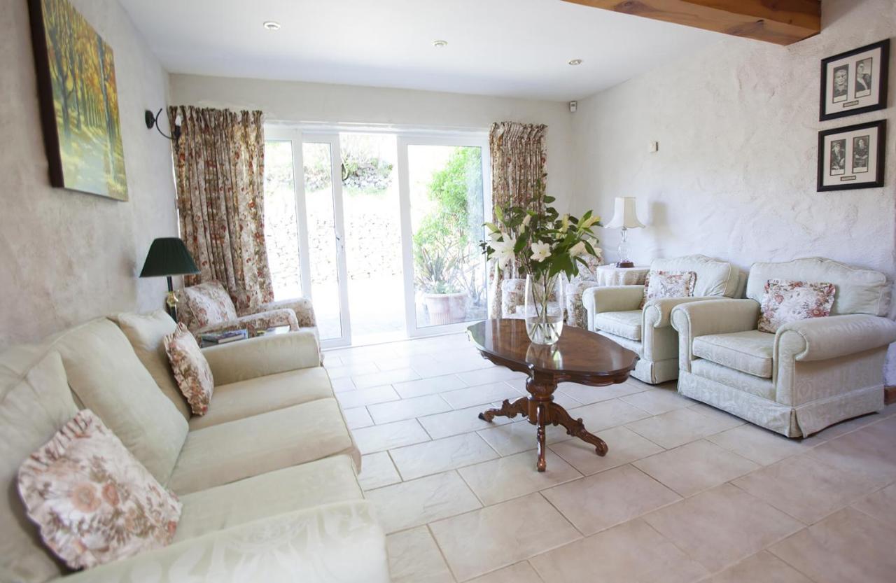 Wicklow Way Lodge Bagian luar foto
